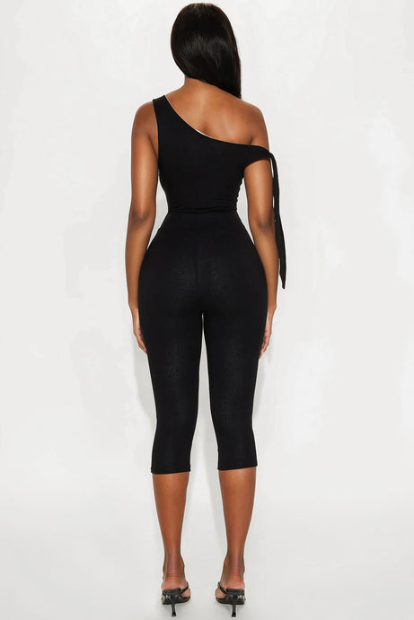 Jolie Capri Jumpsuit 🖤